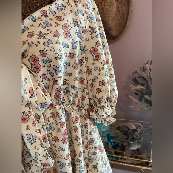 Floral top - Picture 3 of 4